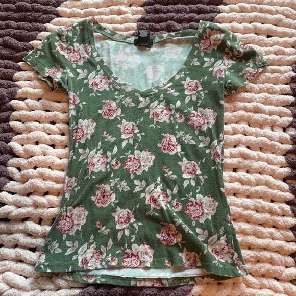 Floral T-Shirt Wet Seal - Picture 1 of 4